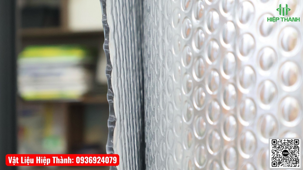 Thực tế cuộn cách nhiệt Cát Tường A2, phủ 2 mặt nhôm nguyên chất sáng bóng, hàng chính hãng tại kho Hiệp Thành. Mua ngay ưu đãi 5%