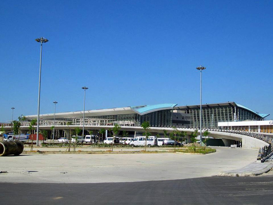 Hình ảnh sân bay quốc tế Đà Nẵng sau khi đã dùng tấm alu Triều Chen ngoài trời