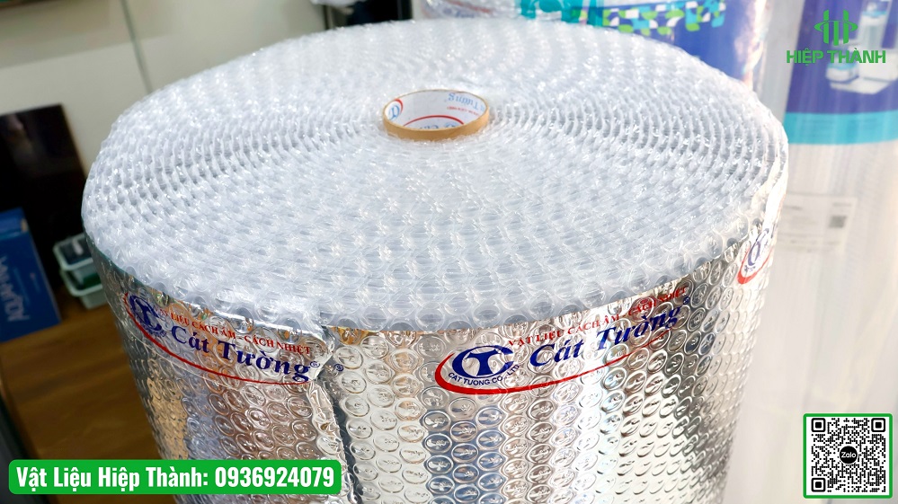 Mặt cắt thực tế cuộn cách nhiệt Cát Tường 8P2, phủ 2 mặt bạc kích thước 7mmx1.55mx30m. Ưu đãi giảm 5% 0936924079
