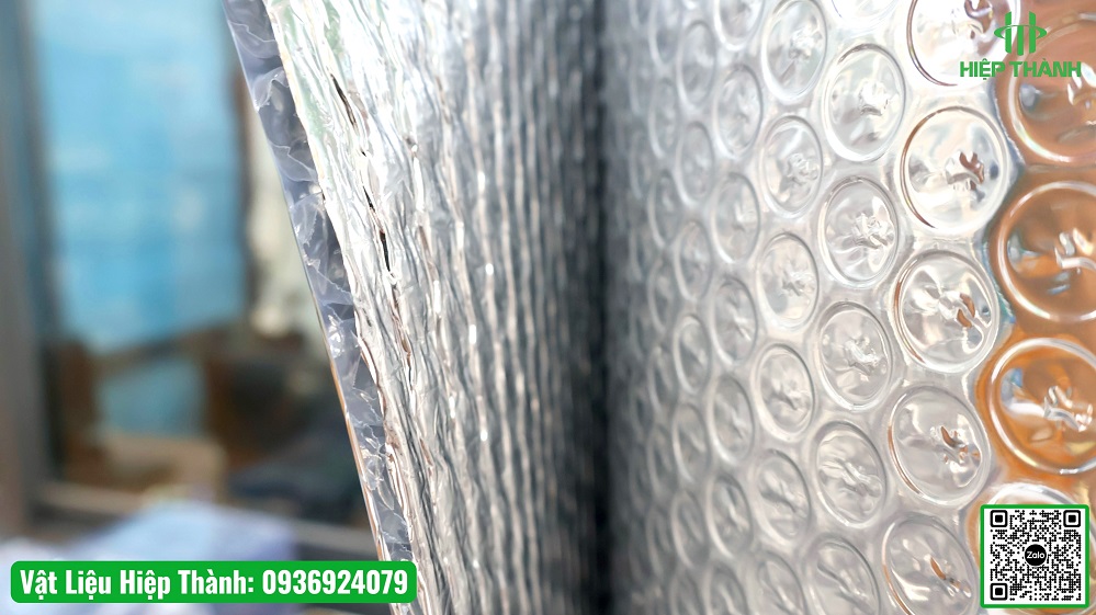 Mặt cắt thực tế cuộn cách nhiệt Cát Tường 8P2, phủ 2 mặt bạc kích thước 7mmx1.55mx30m. Ưu đãi giảm 5% 0936924079