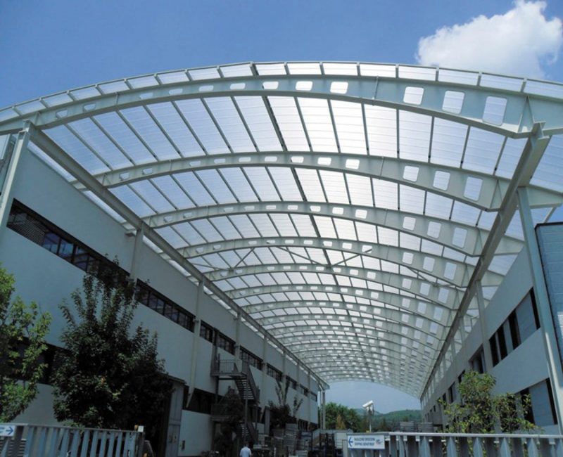 Tấm polycarbonate đặc 8mm (ly) được dùng để làm mái che