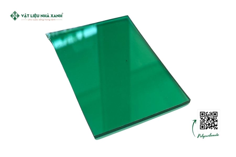 Tấm Polycarbonate đặc ruột Malaysia màu xanh lá