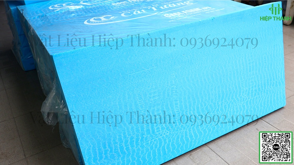 Hình ảnh kiện xốp XPS thực tế tại tổng kho Hiệp Thành. Ưu đãi đặc biệt: Giảm ngay 5% khi mua từ 100 tấm. Sẵn kho số lượng lớn - Giao hàng trong ngày!