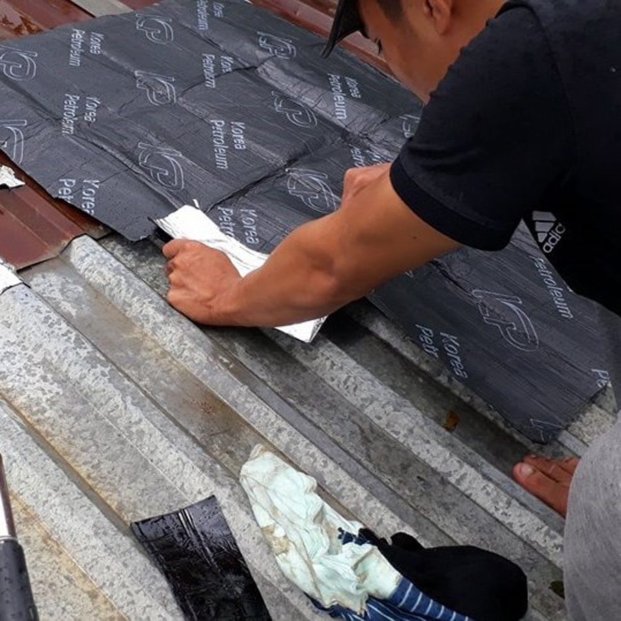 Sử dụng giấy dầu chống thấm cho mái nhà và sân thượng