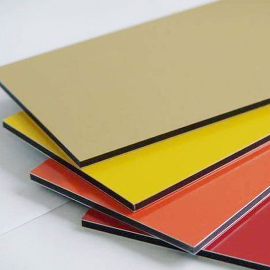 Là tấm nhôm đặc có chất liệu từ hợp kim nhôm nhựa