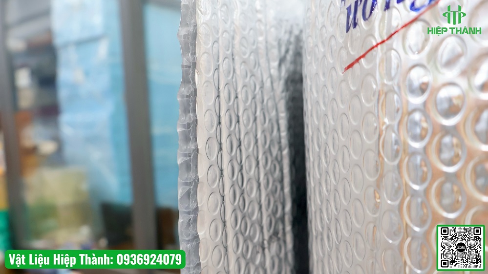 Dòng Cát Tường A2 Double (2 mặt nhôm, 2 lớp túi khí) chính là "Rolls-Royce" trong ngành cách nhiệt. Tổng kho Vật Liệu Hiệp Thành cung cấp hàng A2 double chính hãng Cát Tường, mua ngay giảm 5%
