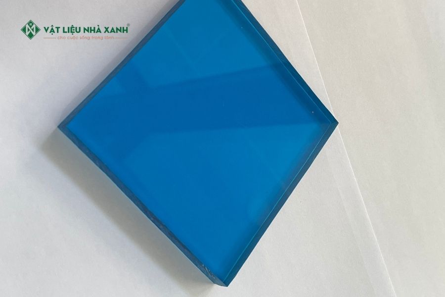 tấm nhựa polycarbonate màu xanh