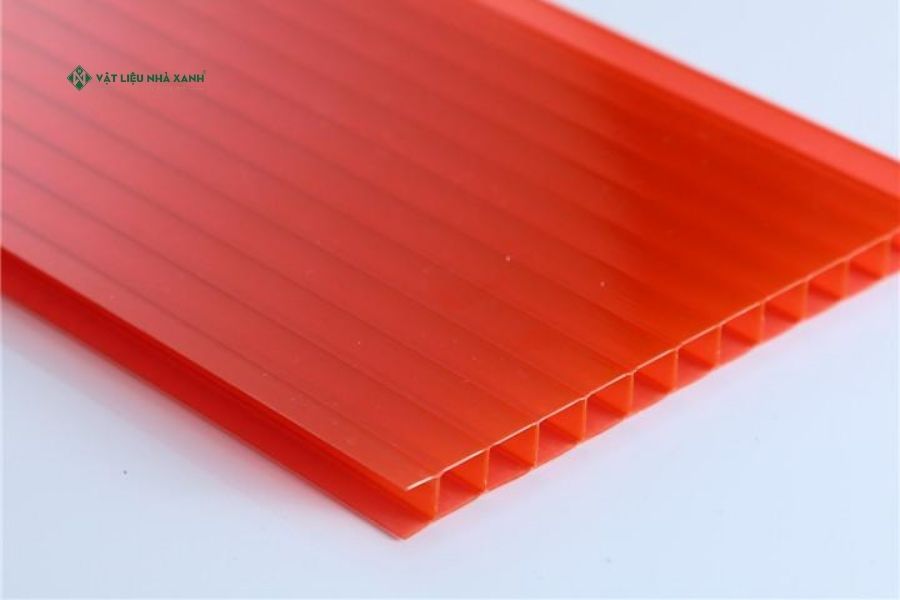 tấm lợp lấy sáng polycarbonate rỗng màu đỏ