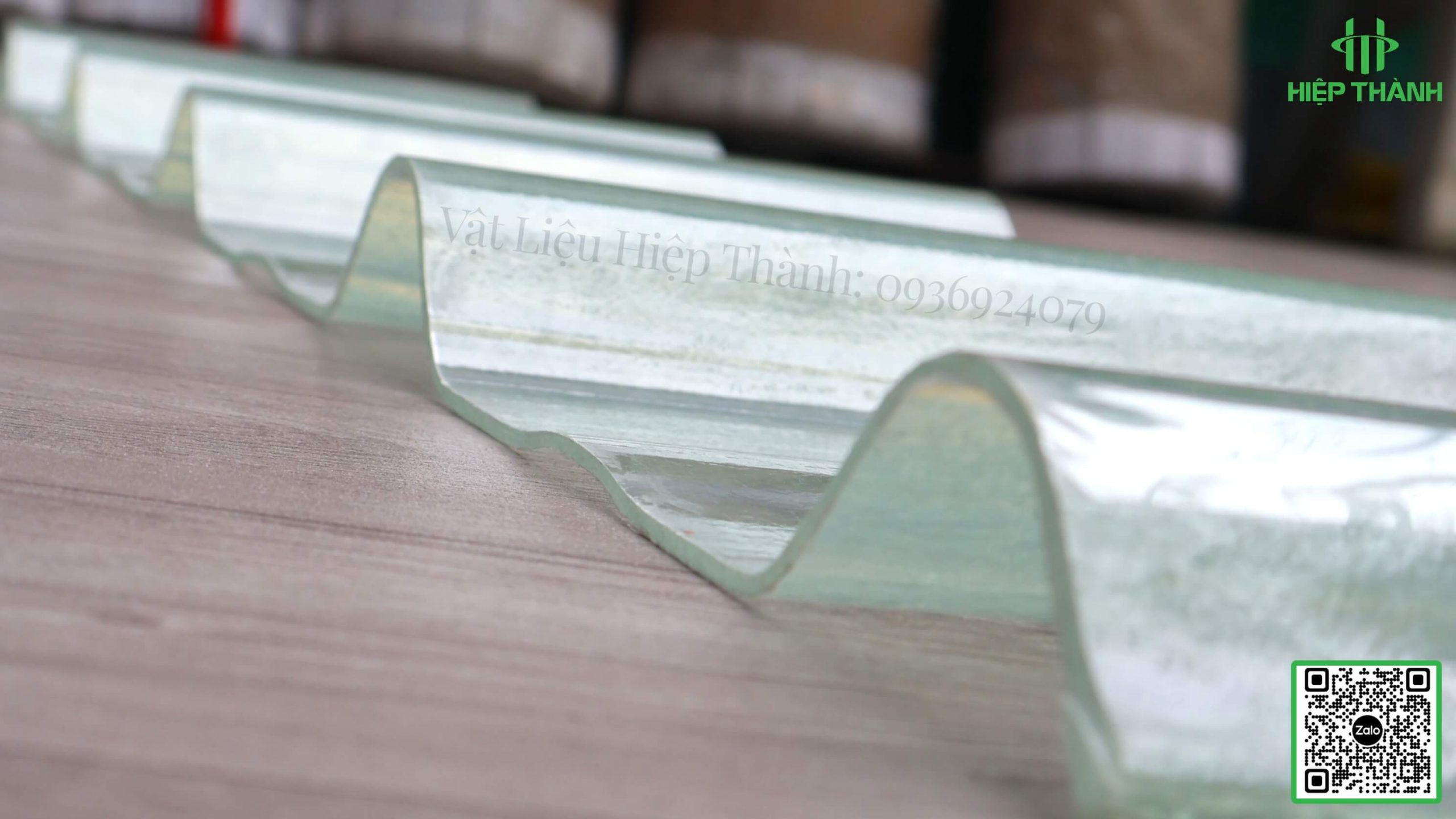 Hình ảnh thực tế tấm tôn nhựa lấy sáng sợi thủy tinh Composite tại tổng kho tôn nhựa Hiệp Thành