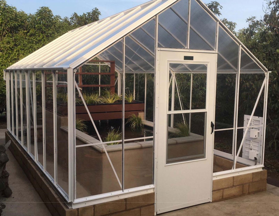 nhà kính trồng rau lợp bằng tấm polycarbonat có độ sáng cao