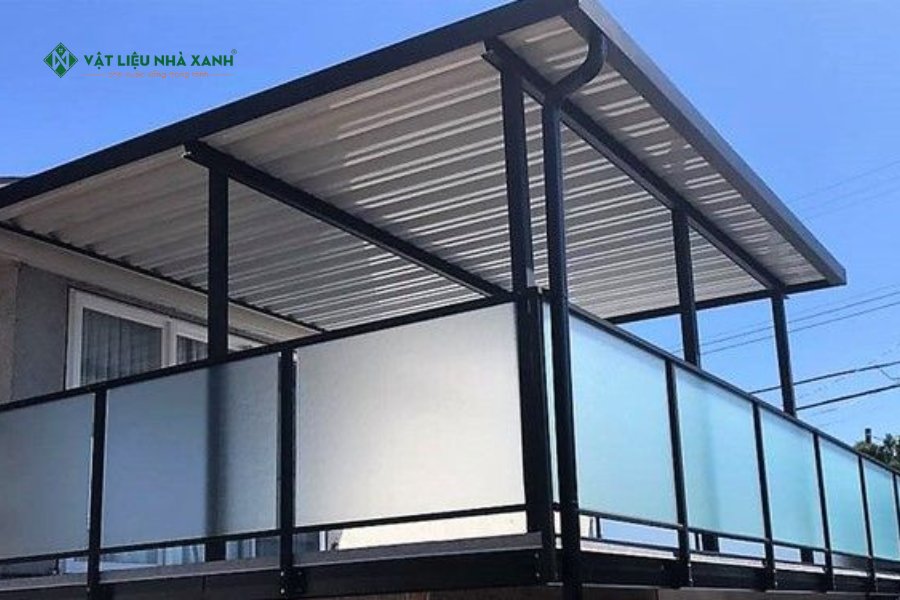 Ưu điểm của mái che sân thượng polycarbonate