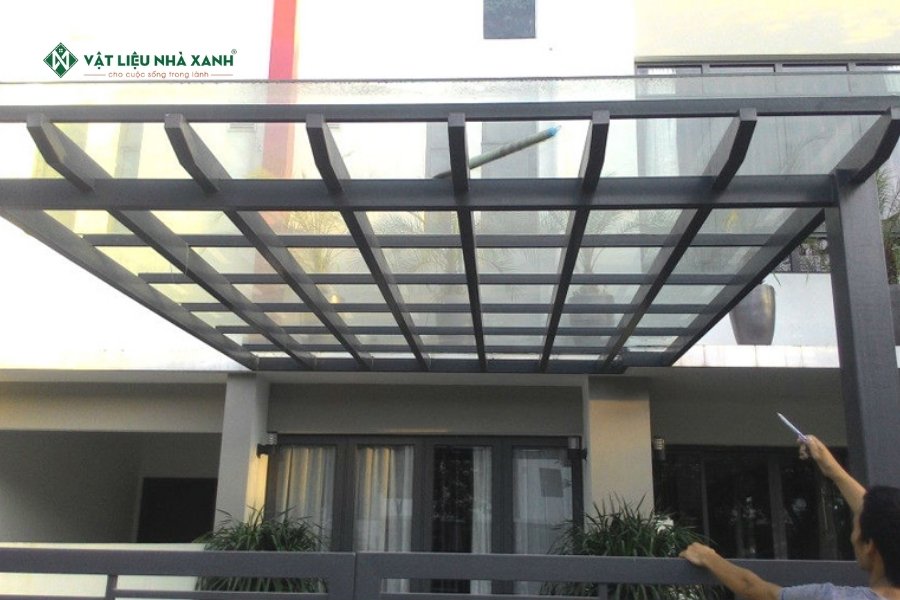 Mẫu mái che sân thượng polycarbonate 1