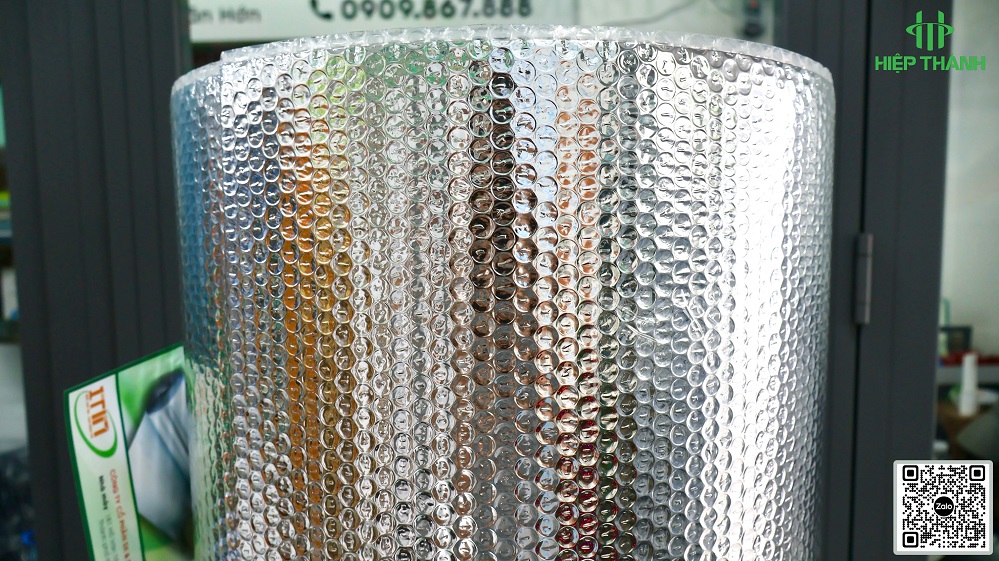 Hình ảnh thực tế cuộn P2 giá rẻ chuyên cách nhiệt công trình, nhà xưởng tiết kiệm chi phí, gọi 0936924079 nhận ưu đãi