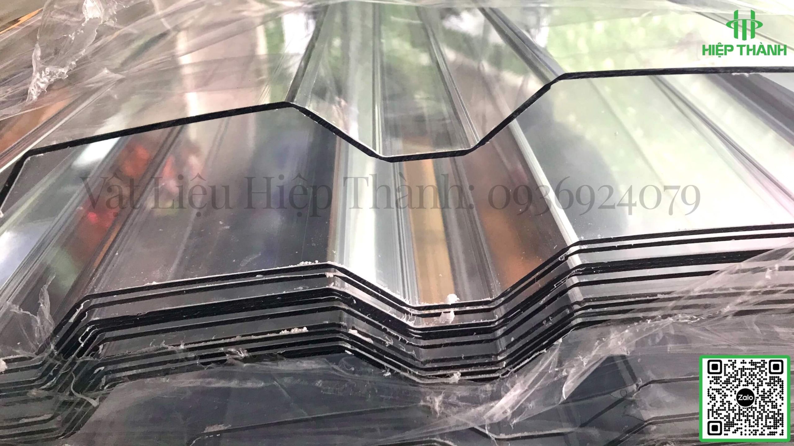 Tôn sóng nhựa poly màu trắng trong độ dày 2mm lấy sáng 80%